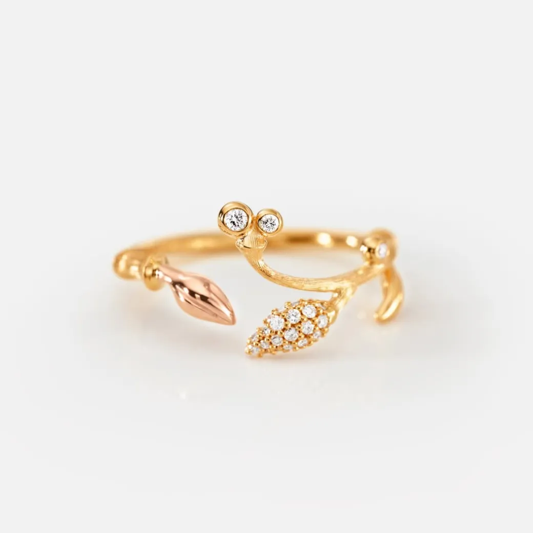 Blooming ring pavé