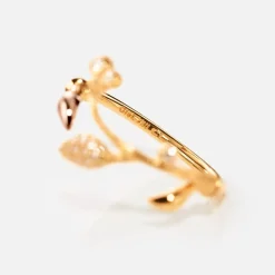 Blooming ring pavé