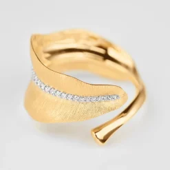Leaves ring medium pavé
