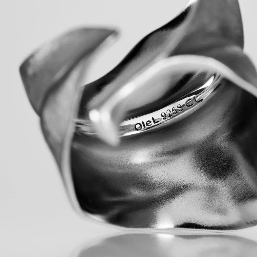 Leaves ring stor